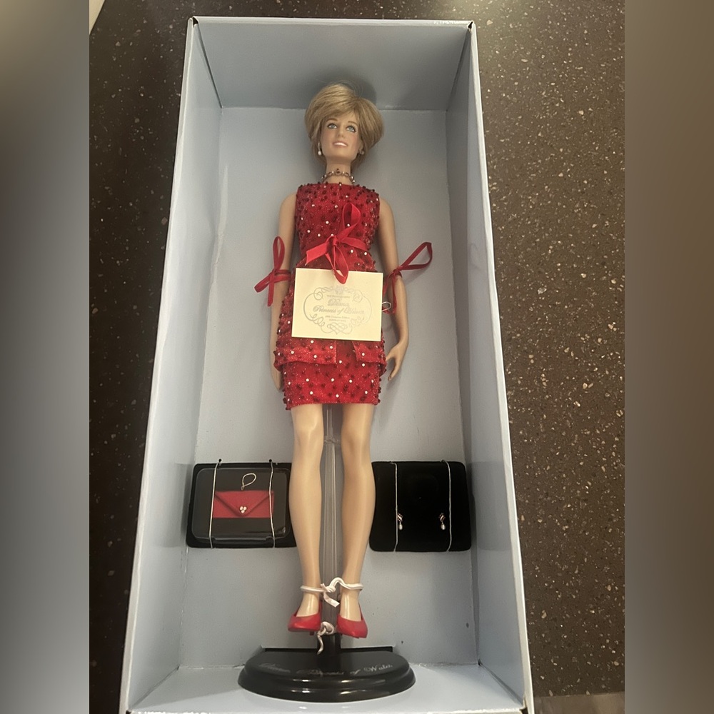 Franklin Mint Rare Princess Diana Christmas Limited Edition Doll in Original Box